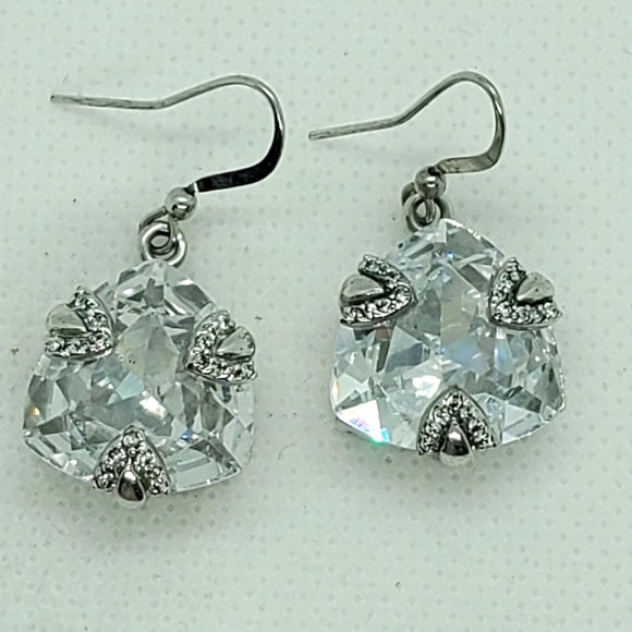 Neiman Marcus Jewelry - Neiman Marcus Earrings In Silver Tone Triangular Crystal Drop